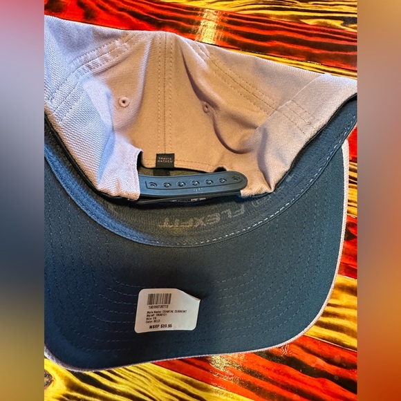 Travis Mathew Flexfit ~ Coastal Current - Picture 3 of 5